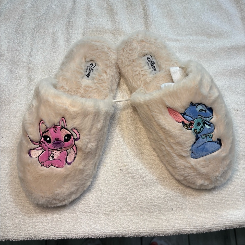 Disney Cream Fuzzy Slippers with Stitch and Angel / SIZE 7/8. 40-41 Disney